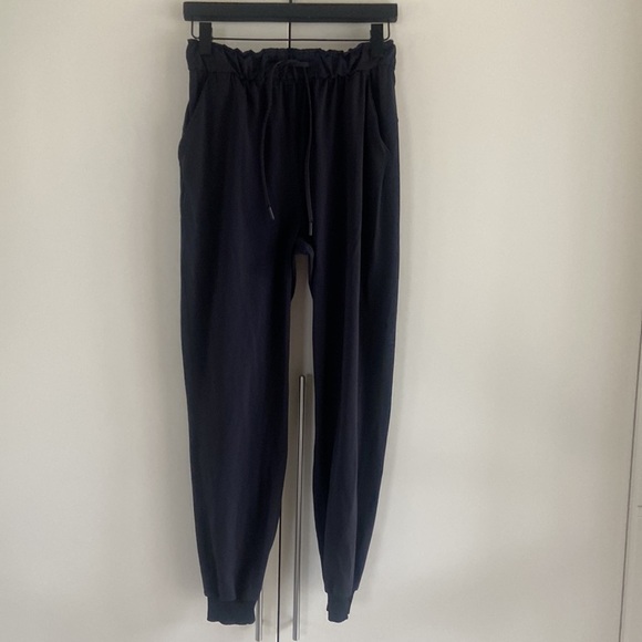 Lululemon Keep Moving Jogger EUC - Picture 1 of 14